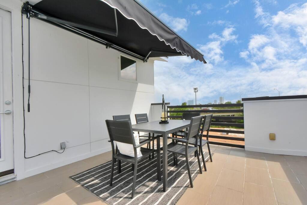 Casa Labella - Downtown Skyline Views - Sleeps 10 Houston Exterior foto